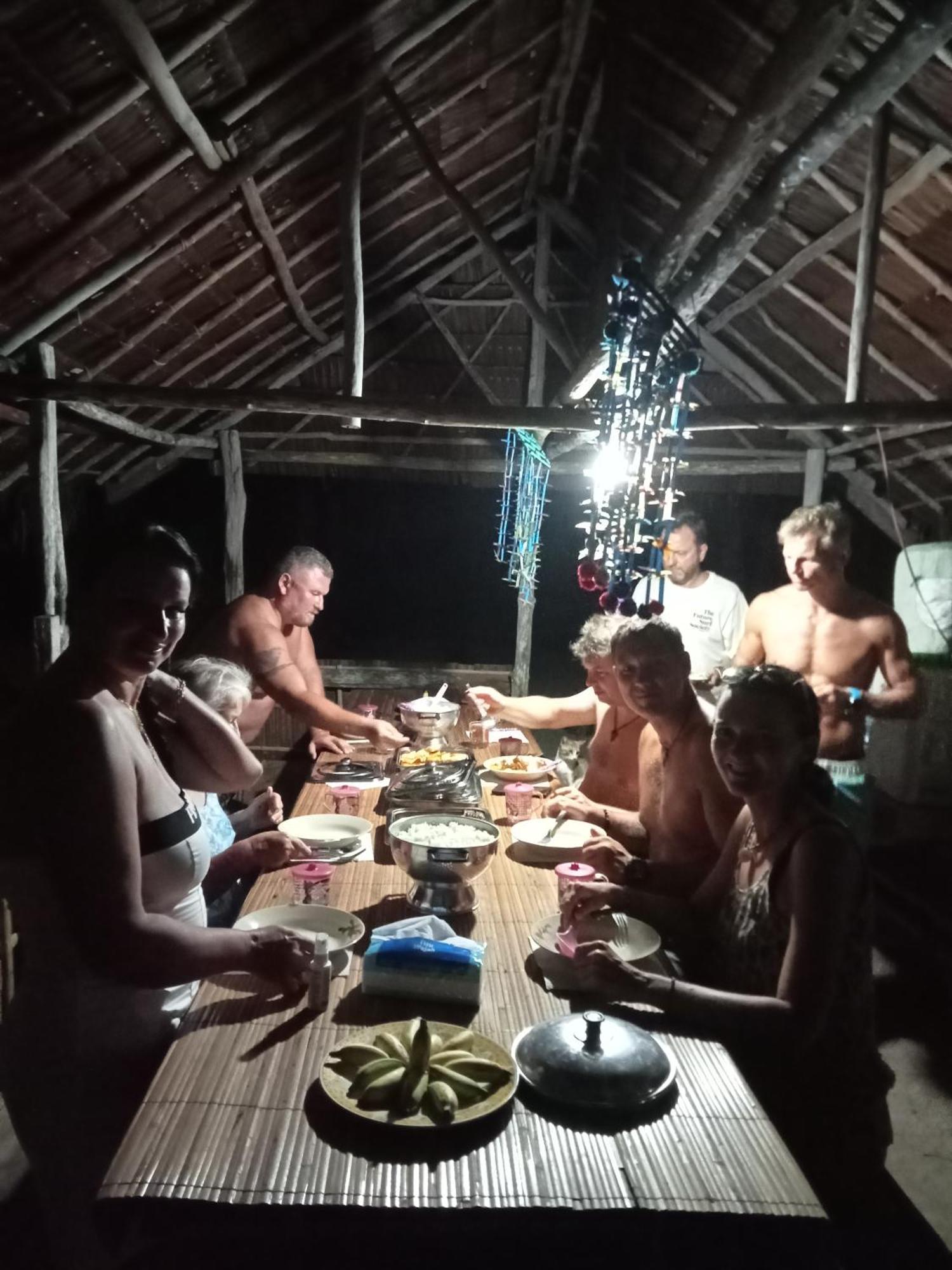 Ransiwor Homestay Kri Екстер'єр фото